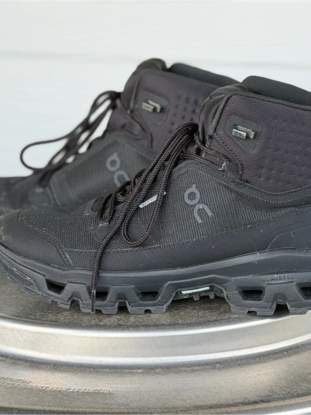 On Running Black Men's Mid-Top Trail Boots
